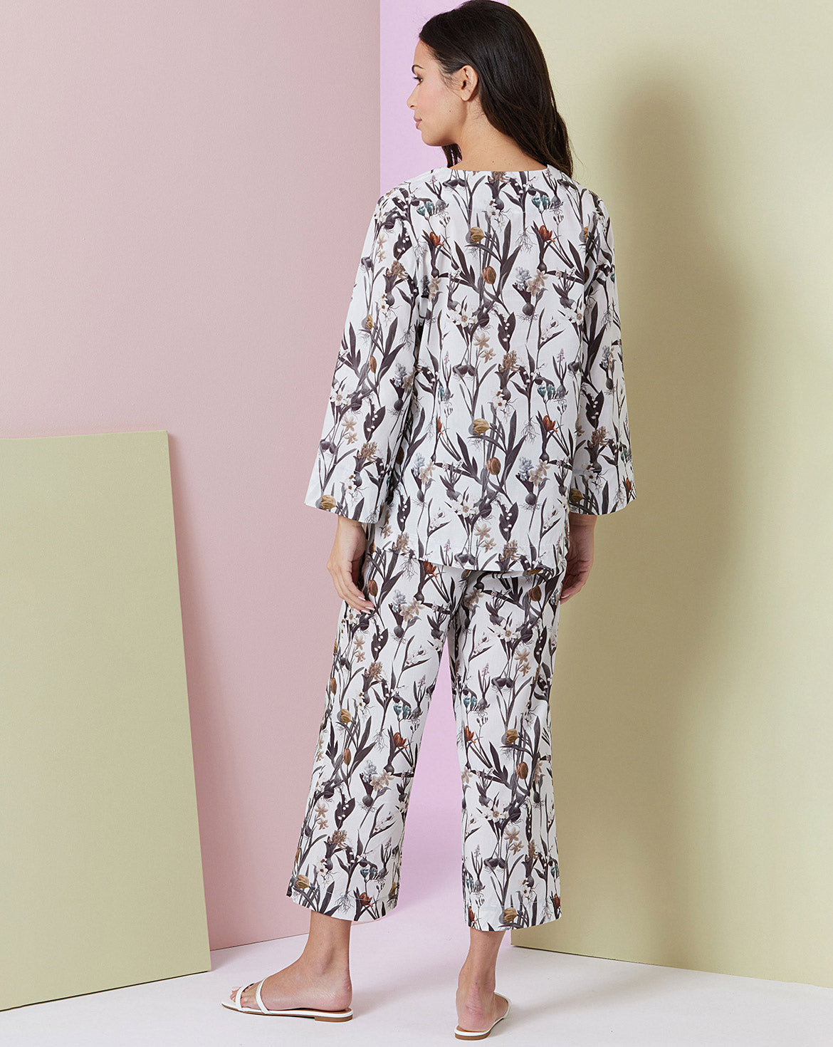 Symønster Vogue Patterns 2019 - Bluse Tunika Bukser Pyjamas - Dame | Billede 2