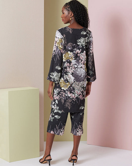 Symønster Vogue Patterns 2019 - Bluse Tunika Bukser Pyjamas - Dame | Billede 1